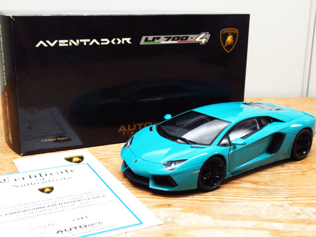 高額売筋】 オートアート1/18 正規品! AVENTADORLP700-4 オートアート