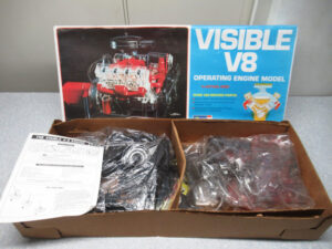Revell レベル VISIBLE V8 エンジン プラモデル 組立キット