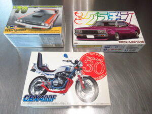 旧単車會 トキメキ30 ホンダ / アオシマ 1/24 もっとグラチャン 130ローレルスペシャル / ダッジチャレンジャー